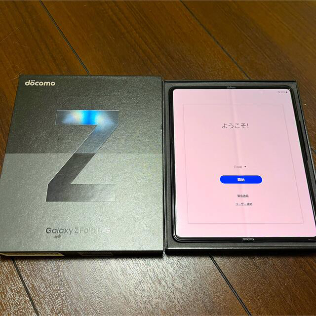 Galaxy(ギャラクシー)のGalaxy Ｚ Fold 3 docomo版 【美品】残債無 Sペン等おまけ付 スマホ/家電/カメラのスマートフォン/携帯電話(スマートフォン本体)の商品写真