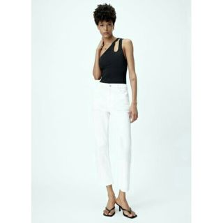 ザラ(ZARA)のZARA♥レギュラーフィットデニムパンツ新品未使用タグつき(デニム/ジーンズ)