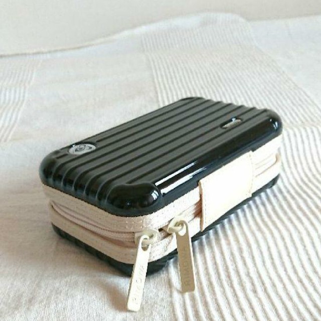 RIMOWA(リモワ)のRIMOWA リモワ タイ航空 アメニティ スーツケース型ポーチ 黒 未開封品 エンタメ/ホビーのコレクション(ノベルティグッズ)の商品写真