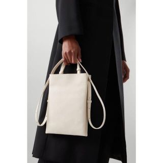 コス(COS)のcos MINI LEATHER TOTE(ショルダーバッグ)