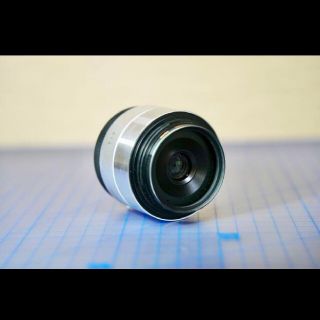 シグマ(SIGMA)の【日本製】 SIGMA 30mm DN 単焦点レンズ フード、キャップ付(レンズ(単焦点))