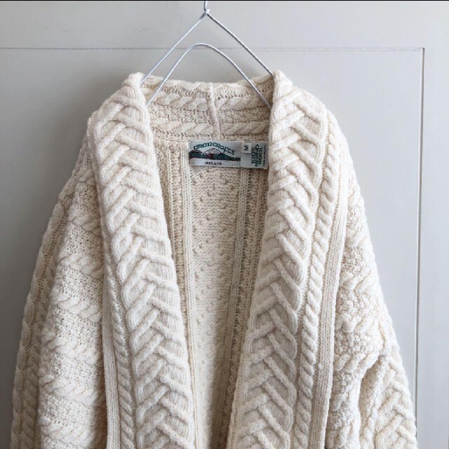 Eddie Bauer(エディーバウアー)のハレの日様 Aran Crafts アランクラフト ケーブルニット カーディガン レディースのトップス(ニット/セーター)の商品写真