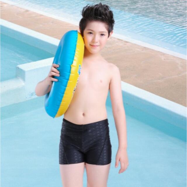 ジュニア 男の子 シンプル 水着 130 cmブラック スクール風 小学校 キッズ/ベビー/マタニティのキッズ服男の子用(90cm~)(水着)の商品写真