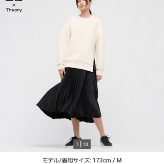 ユニクロ(UNIQLO)のUNIQLOTheoryプリーツスカート(ロングスカート)