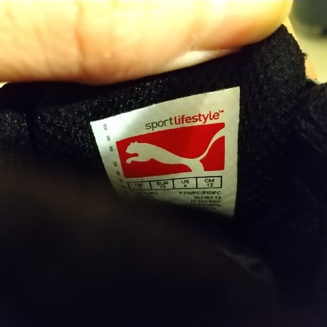 PUMA(プーマ)のスニーカー プーマ 12㎝ ブラック×シルバー キッズ/ベビー/マタニティのベビー靴/シューズ(~14cm)(スニーカー)の商品写真