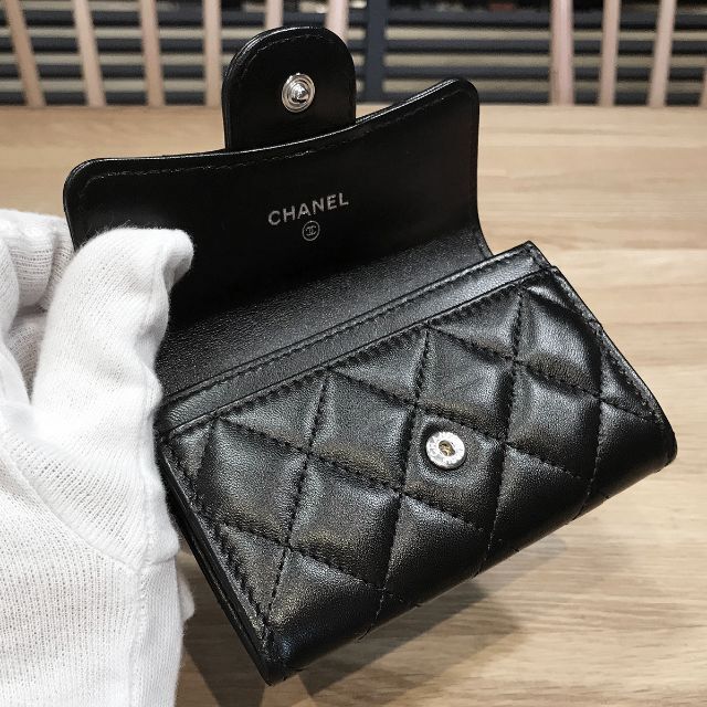 CHANEL(シャネル)の新品未使用 シャネル マトラッセ カードケース AP2014 ソーブラック 黒 レディースのファッション小物(名刺入れ/定期入れ)の商品写真