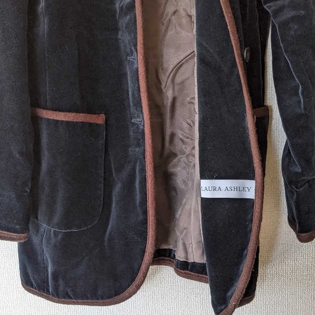 LAURA ASHLEY(ローラアシュレイ)の【vintage】ローラアシュレイ　ハンガリー製　ベロアジャケット　ネイビー　 レディースのジャケット/アウター(テーラードジャケット)の商品写真
