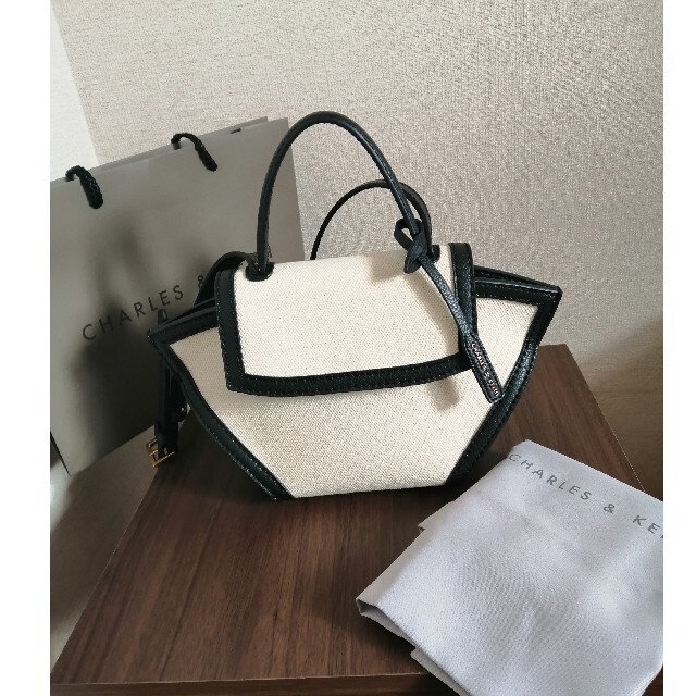 Charles and Keith(チャールズアンドキース)のチャールズアンドキース　バック　M レディースのバッグ(ハンドバッグ)の商品写真