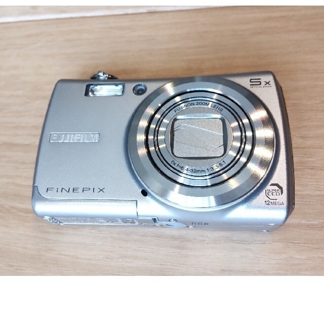富士フイルム(フジフイルム)のFUJIFILM FinePix F100fd スマホ/家電/カメラのカメラ(コンパクトデジタルカメラ)の商品写真