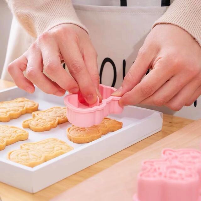 パウパトロール クッキー型　6個セット　お菓子作り　型抜き インテリア/住まい/日用品のキッチン/食器(調理道具/製菓道具)の商品写真