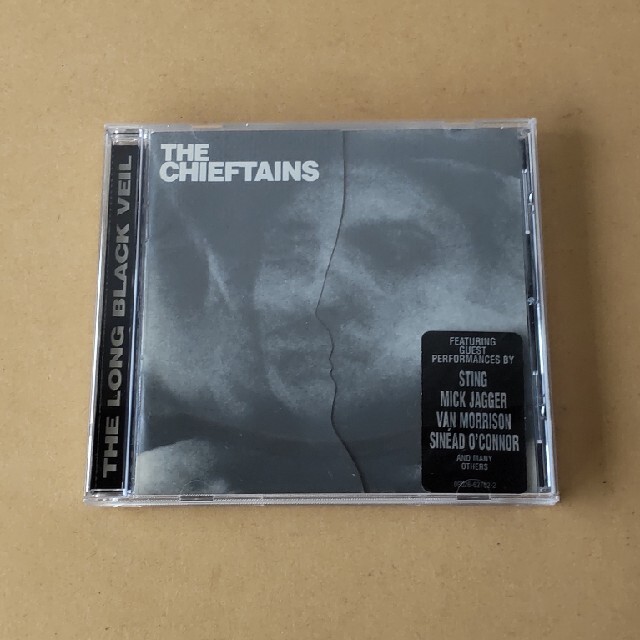 THE CHIEFTAINS / THE LONG BLACK VEIL エンタメ/ホビーのCD(ワールドミュージック)の商品写真