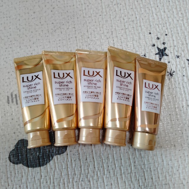 LUX(ラックス)のラックススーパーリッチシャインダメージリペア補修トリートメント コスメ/美容のヘアケア/スタイリング(トリートメント)の商品写真