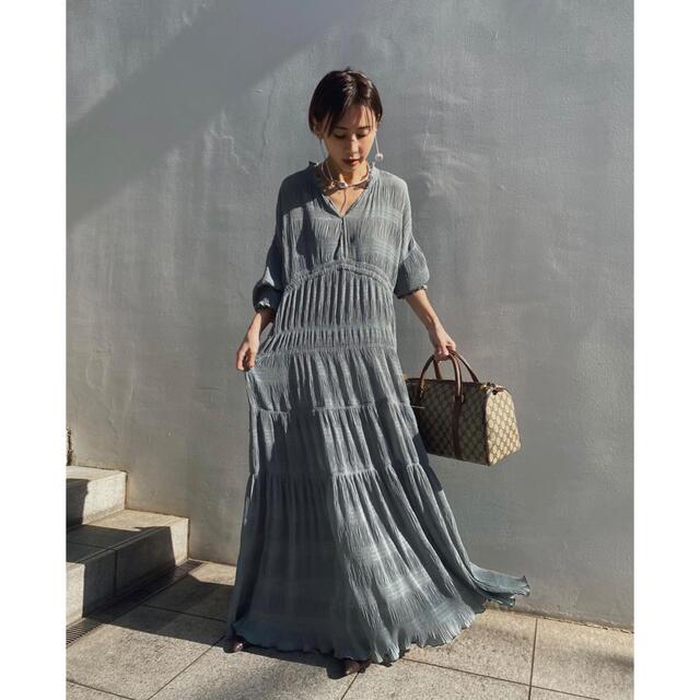 Ameri VINTAGE(アメリヴィンテージ)のameri SHIRRING PLEATS DRESS  レディースのワンピース(ロングワンピース/マキシワンピース)の商品写真