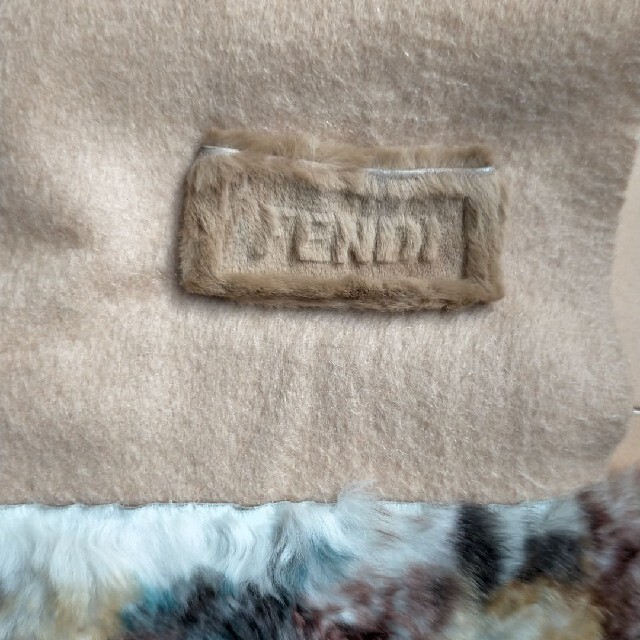 FENDI(フェンディ)のフェンディ　キャメル色ストール レディースのファッション小物(ストール/パシュミナ)の商品写真