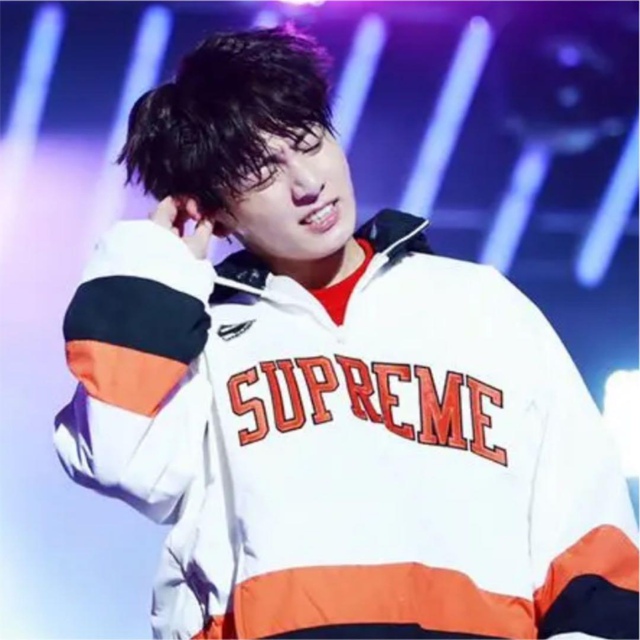 Supreme - supreme puffy hockey pullover BTS