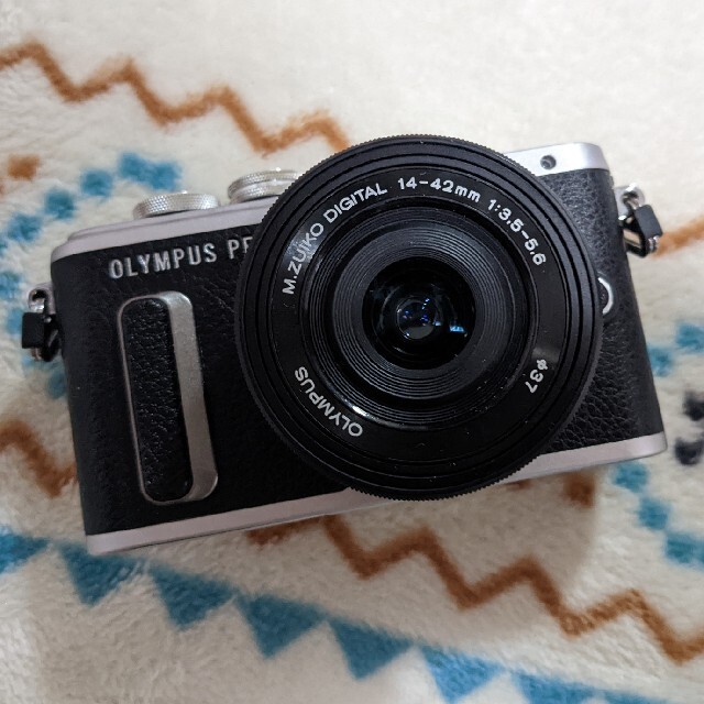 OLYMPUS PEN E-PL8