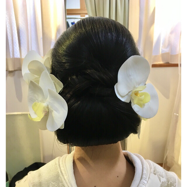 胡蝶蘭　白無垢　髪飾り　ウェディング レディースのアクセサリー(ブローチ/コサージュ)の商品写真