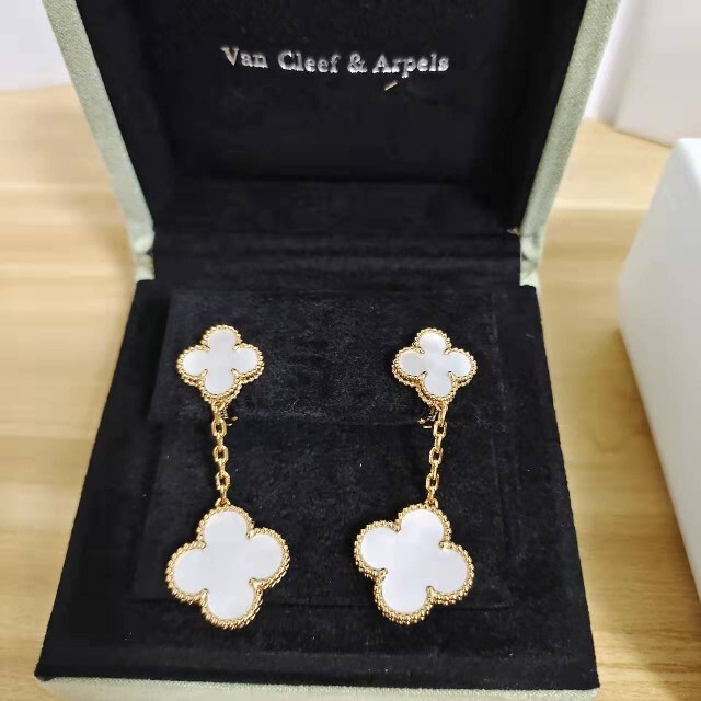 通販低価】 Van Cleef  Arpels ヴァンクリ ヴァンクリーフアーペル ピアス マジックアルハンブラの通販 by みよ's shop｜ ヴァンクリーフアンドアーペルならラクマ