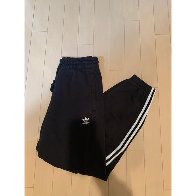 adidas(アディダス)の⭐︎値下げ可能　adidas アディダス　アディカラー　スウェットパンツ レディースのパンツ(カジュアルパンツ)の商品写真