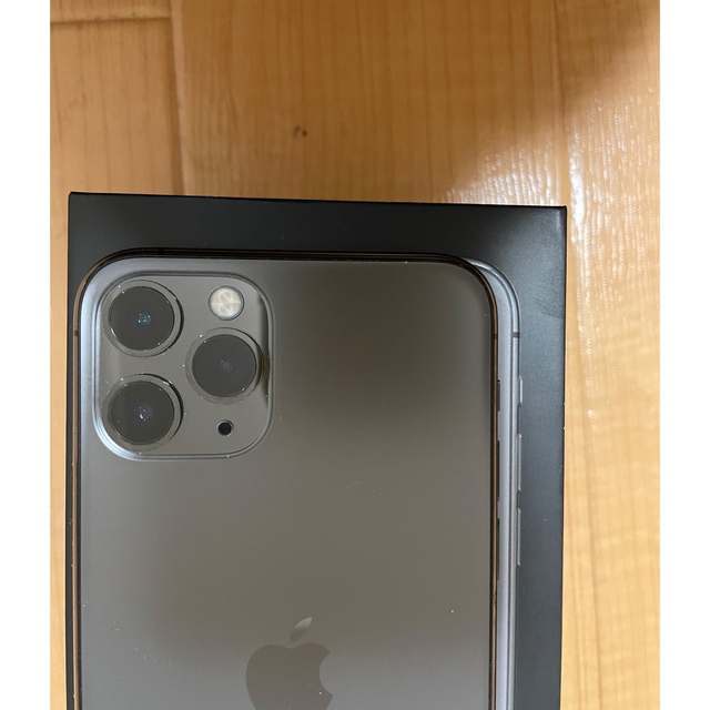 iPhone(アイフォーン)の[美品]iPhone11 pro space gray 64GB スマホ/家電/カメラのスマートフォン/携帯電話(スマートフォン本体)の商品写真