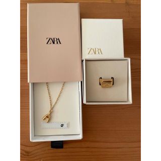 ザラ(ZARA)のZARA ザラ　ネックレス　イニシャル(ネックレス)