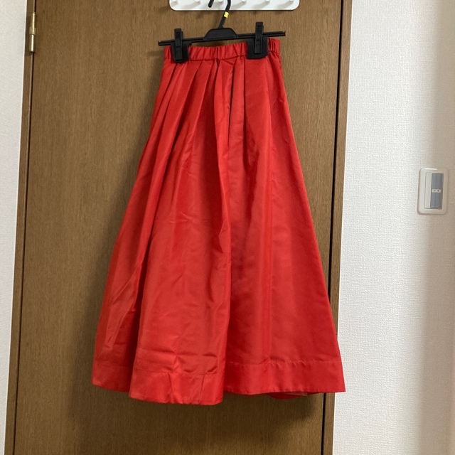 Ameri VINTAGE(アメリヴィンテージ)のRANDOM TUCK VOLUME SKIRT レディースのスカート(ロングスカート)の商品写真