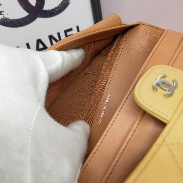 CHANEL(シャネル)の美品✨シャネル マトラッセ ココマーク ラムスキン フラップ  ベージュ 長財布 レディースのファッション小物(財布)の商品写真