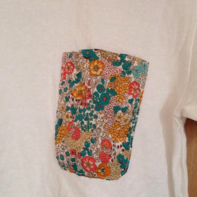 SPINNS(スピンズ)の柄ポケット Tシャツ レディースのトップス(Tシャツ(半袖/袖なし))の商品写真