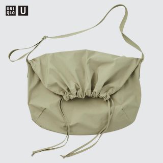 ユニクロ(UNIQLO)のドローストリングショルダーバッグ グリーン　ユニクロ(ショルダーバッグ)