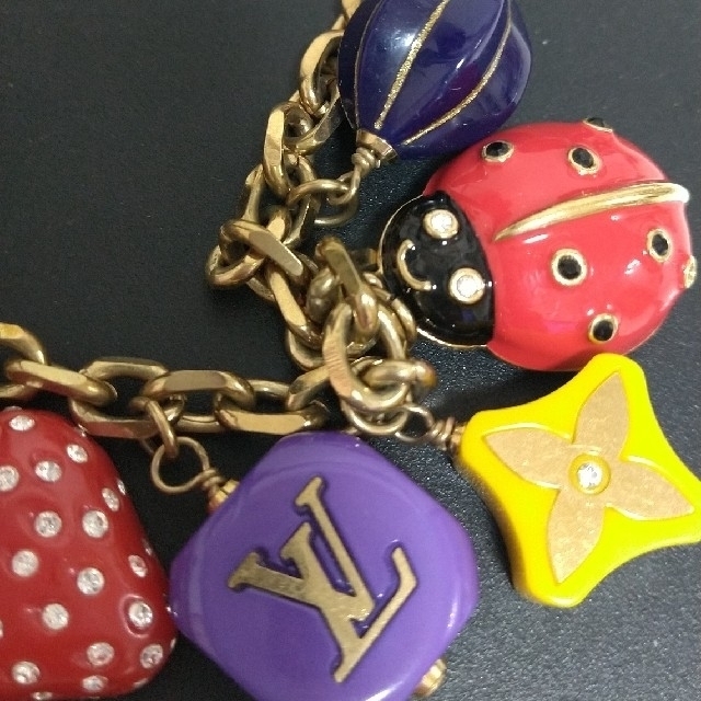 LOUIS VUITTON(ルイヴィトン)のルイヴィトン　いちご、ハートのチャームネックレス メンズのアクセサリー(ネックレス)の商品写真