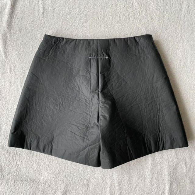 MM6 - 【美品】MM6 Maison Margiela フェイクレザー ショートパンツの MM6 - 【美品】MM6 Maison Margiela フェイクレザー ショートパンツの