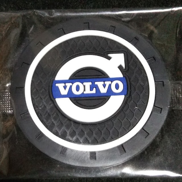 Volvo(ボルボ)のVOLVO ドリンクホルダーコースター2枚 自動車/バイクの自動車(車内アクセサリ)の商品写真