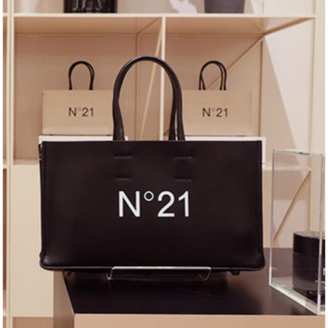 N°21(ヌメロヴェントゥーノ)のN°21 ヌメロヴェントゥーノ AYAKO   バッグ レディースのバッグ(ハンドバッグ)の商品写真