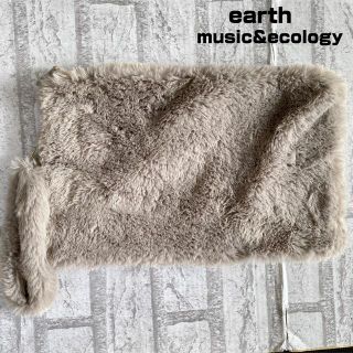 アースミュージックアンドエコロジー(earth music & ecology)のアースミュージックエコロジー　バック　モフモフ　グレー　rym(クラッチバッグ)