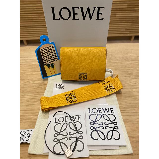 LOEWE(ロエベ)の♡ロエベ　財布　ウォレット　アナグラム　トリフォルド　6cc　マンゴー　金運♡ レディースのファッション小物(財布)の商品写真