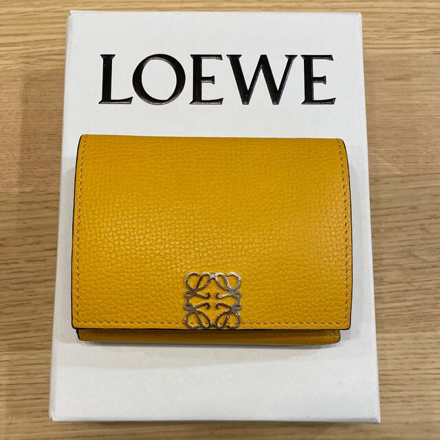 LOEWE(ロエベ)の♡ロエベ　財布　ウォレット　アナグラム　トリフォルド　6cc　マンゴー　金運♡ レディースのファッション小物(財布)の商品写真