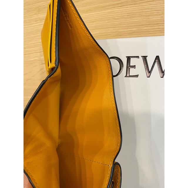 LOEWE(ロエベ)の♡ロエベ　財布　ウォレット　アナグラム　トリフォルド　6cc　マンゴー　金運♡ レディースのファッション小物(財布)の商品写真