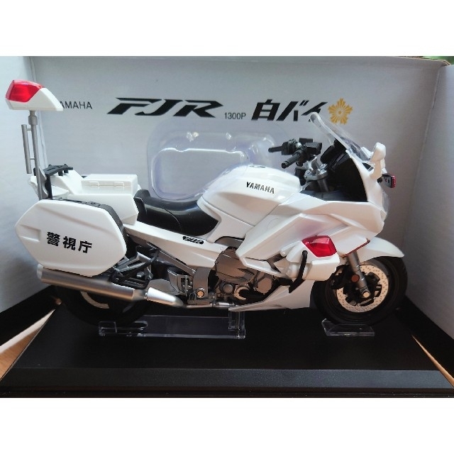 AOSHIMA(アオシマ)のアオシマ 1/12 YAMAHA FJR 1300P 白バイ エンタメ/ホビーのおもちゃ/ぬいぐるみ(模型/プラモデル)の商品写真