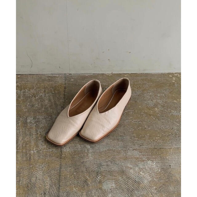 【 amiur 】square toe pumps アイボリー