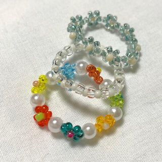 ハンドメイド　カラフルフラワービーズリング　3点セット💖(リング)