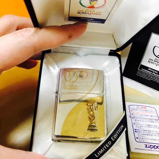 ZIPPO(ジッポー)の💕新品未使用💕ZIPPO💕2002FIFA WORLD CUP💕 スポーツ/アウトドアのサッカー/フットサル(記念品/関連グッズ)の商品写真