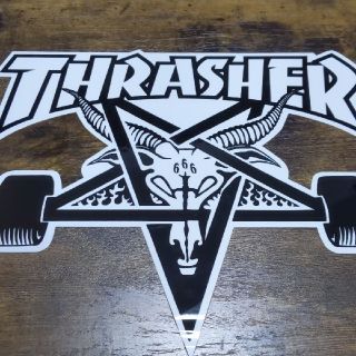 スラッシャー(THRASHER)の(縦21cm横22.8cm) THRASHER ステッカー　特大(スケートボード)