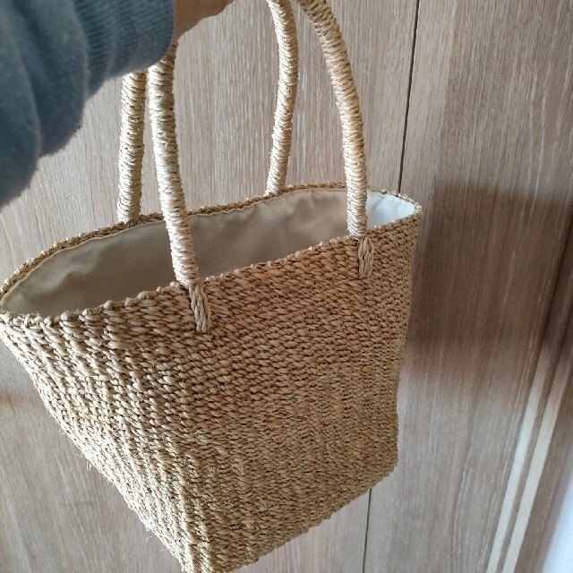 MUJI (無印良品)(ムジルシリョウヒン)の無印カゴトートバッグ　ベージュ✨お花の手作り飾りプレゼント🎁 レディースのバッグ(かごバッグ/ストローバッグ)の商品写真