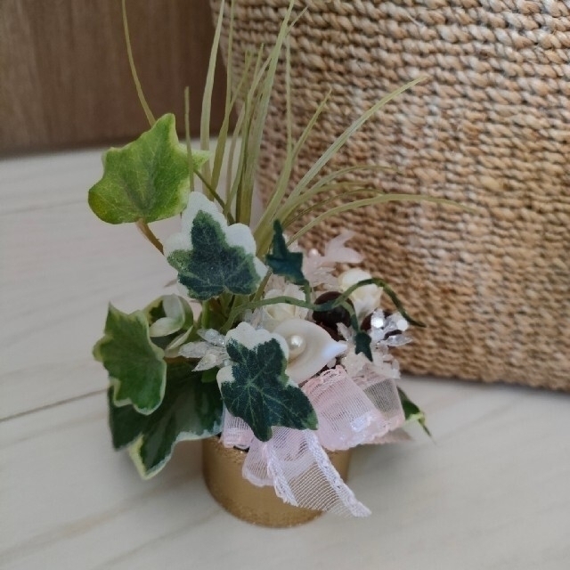 MUJI (無印良品)(ムジルシリョウヒン)の無印カゴトートバッグ　ベージュ✨お花の手作り飾りプレゼント🎁 レディースのバッグ(かごバッグ/ストローバッグ)の商品写真