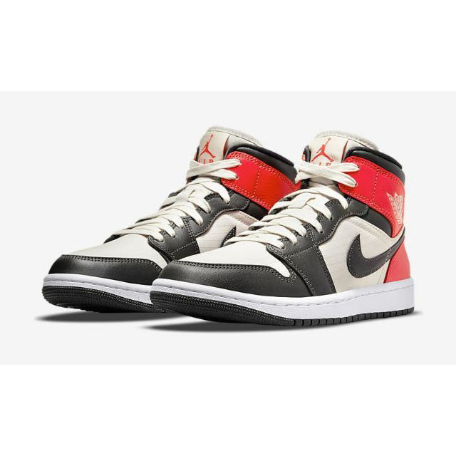 Nike WMNS Air Jordan 1 Mid