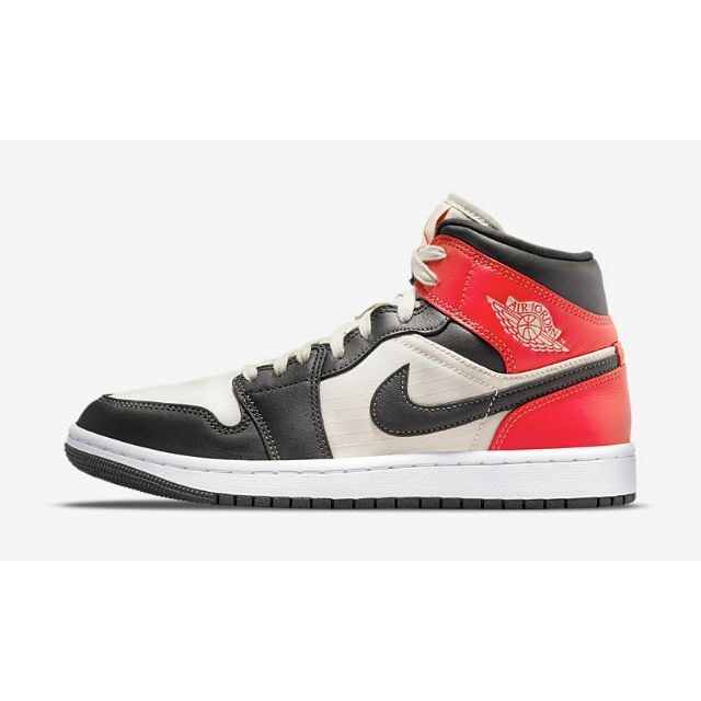 Nike WMNS Air Jordan 1 Mid 1