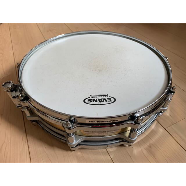 Pearl ブラス フリーフローティグ スネアドラム　14×3.5 楽器のドラム(スネア)の商品写真