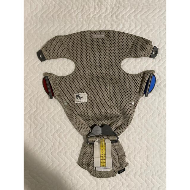 BABYBJORN(ベビービョルン)のベビービョルン　MINI Air ミニ エアー　メッシュ　グレージュ キッズ/ベビー/マタニティの外出/移動用品(抱っこひも/おんぶひも)の商品写真