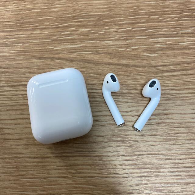 Apple(アップル)のAirPods 第一世代　起動確認済み スマホ/家電/カメラのオーディオ機器(ヘッドフォン/イヤフォン)の商品写真