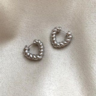 トゥデイフル(TODAYFUL)のハートフープピアス(ピアス)